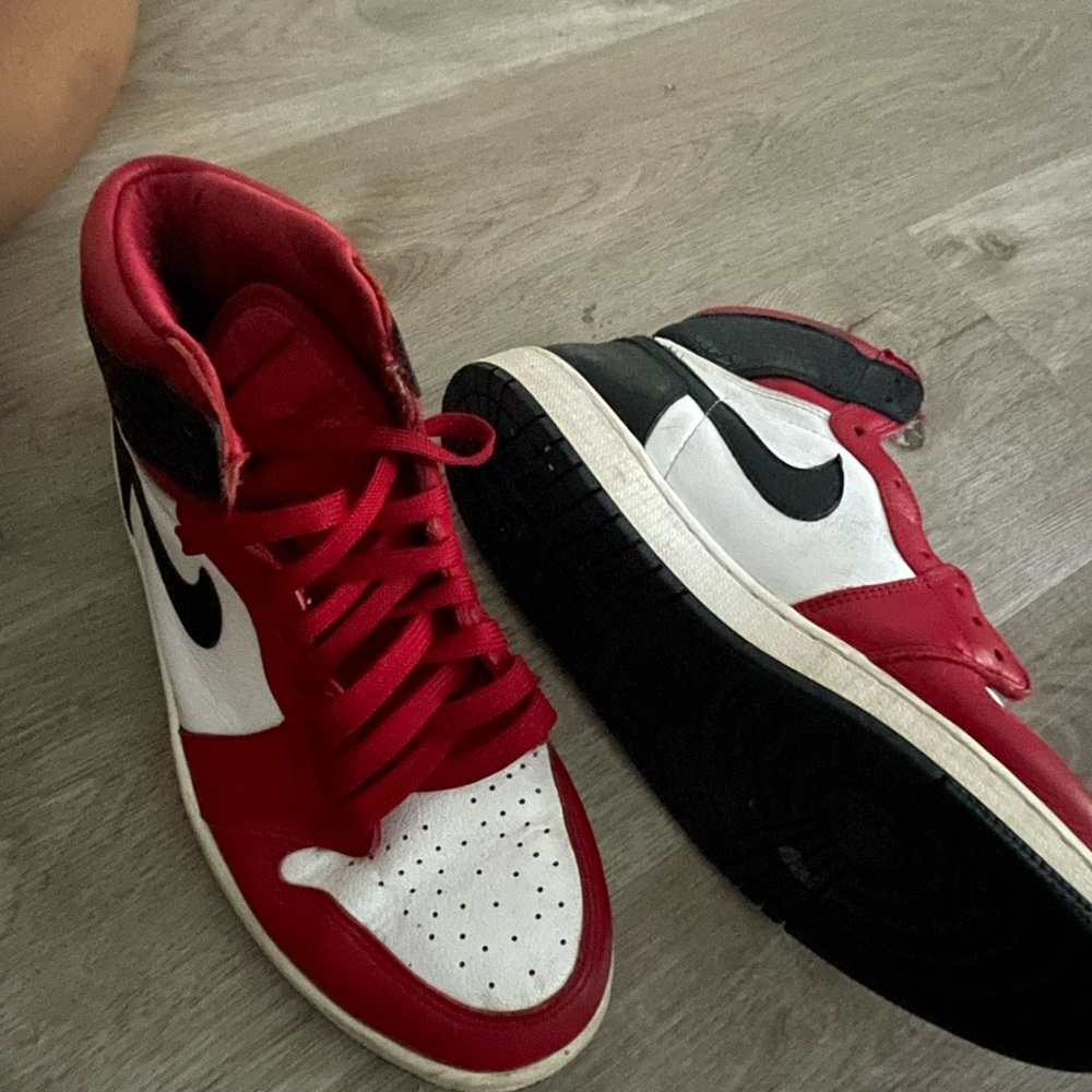 Air jordan 1 retro high OG ‘satin red’